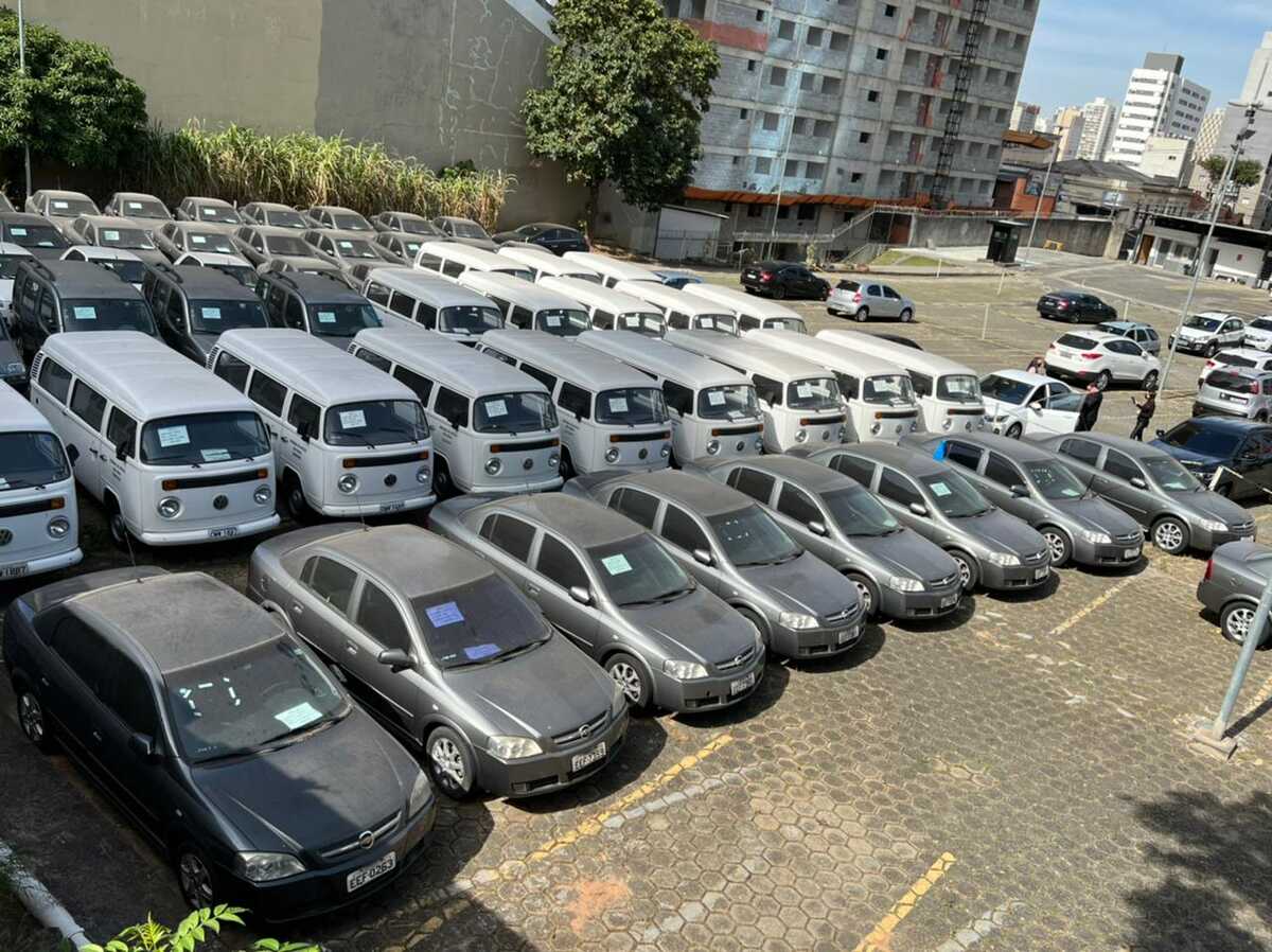 Diferentes modelos de carros?>